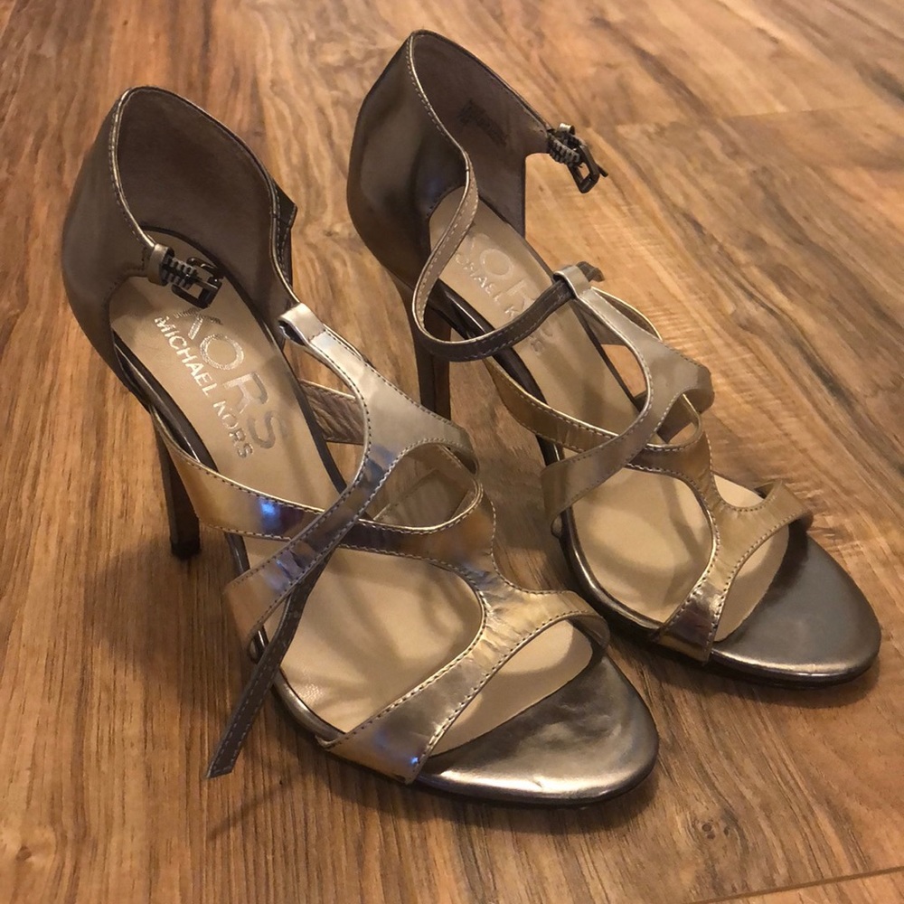 KORS Michael Kors - silver / gold shoes. Size 7